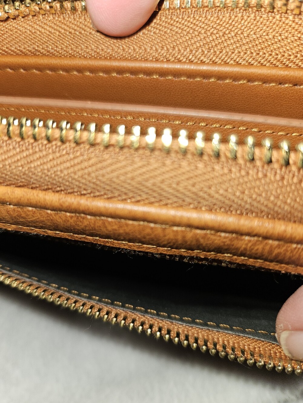 Womans Brown Small Wallet Crossbody Purse - Picture 6 of 7